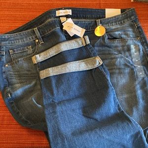 Mid rise girlfriend cropped Lane Bryant flex band jeans. Size 20
